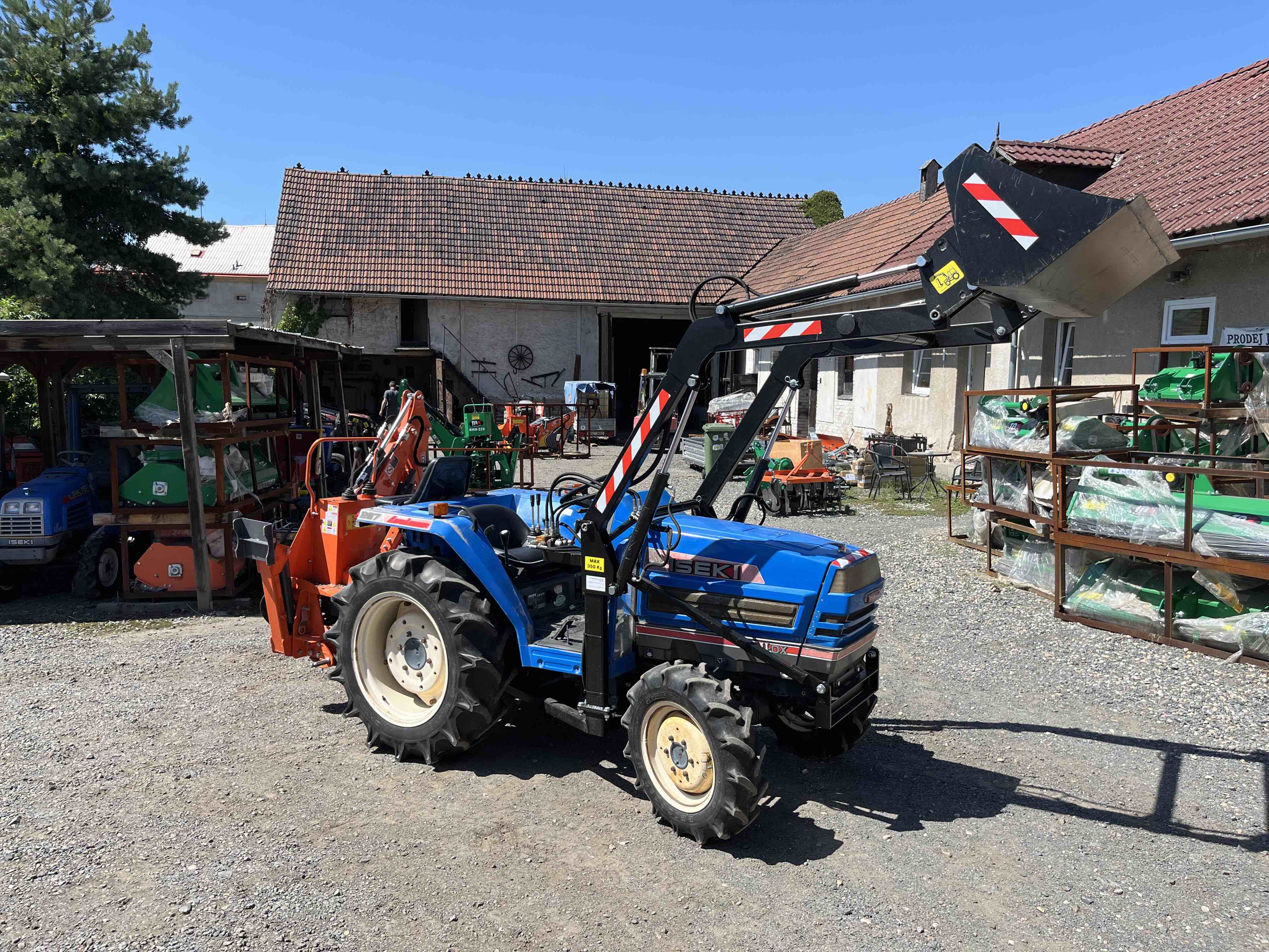 Iseki TA 267 F , 4x4 ( 02129) s novým čelním nakladačem KP-002 + nový podkop model BHM 175