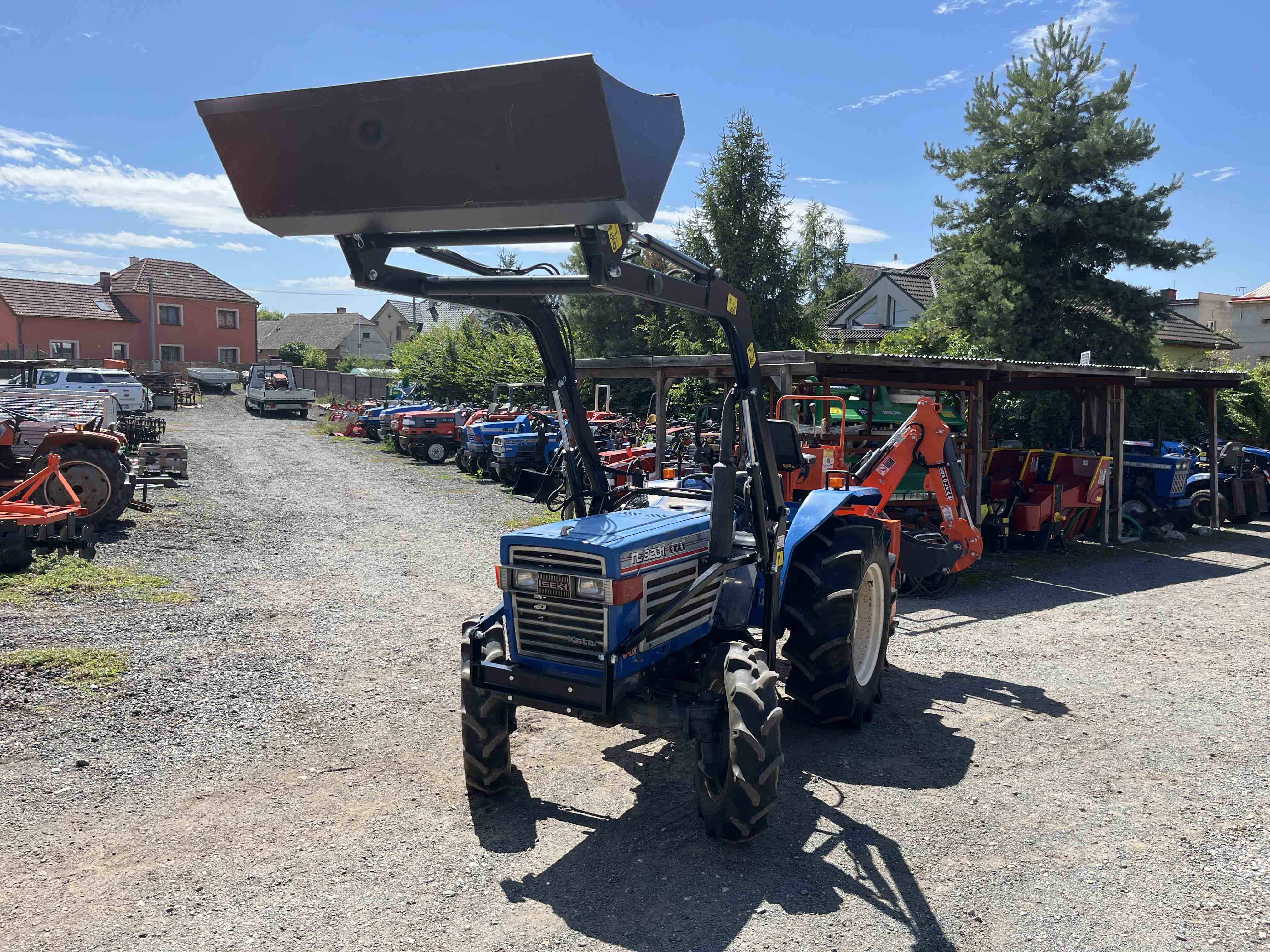 Iseki TL 3201 D , 4x4 ( č.k. 03917) s novým čelním nakladačem KP-002 + nový podkop BHSM 175 