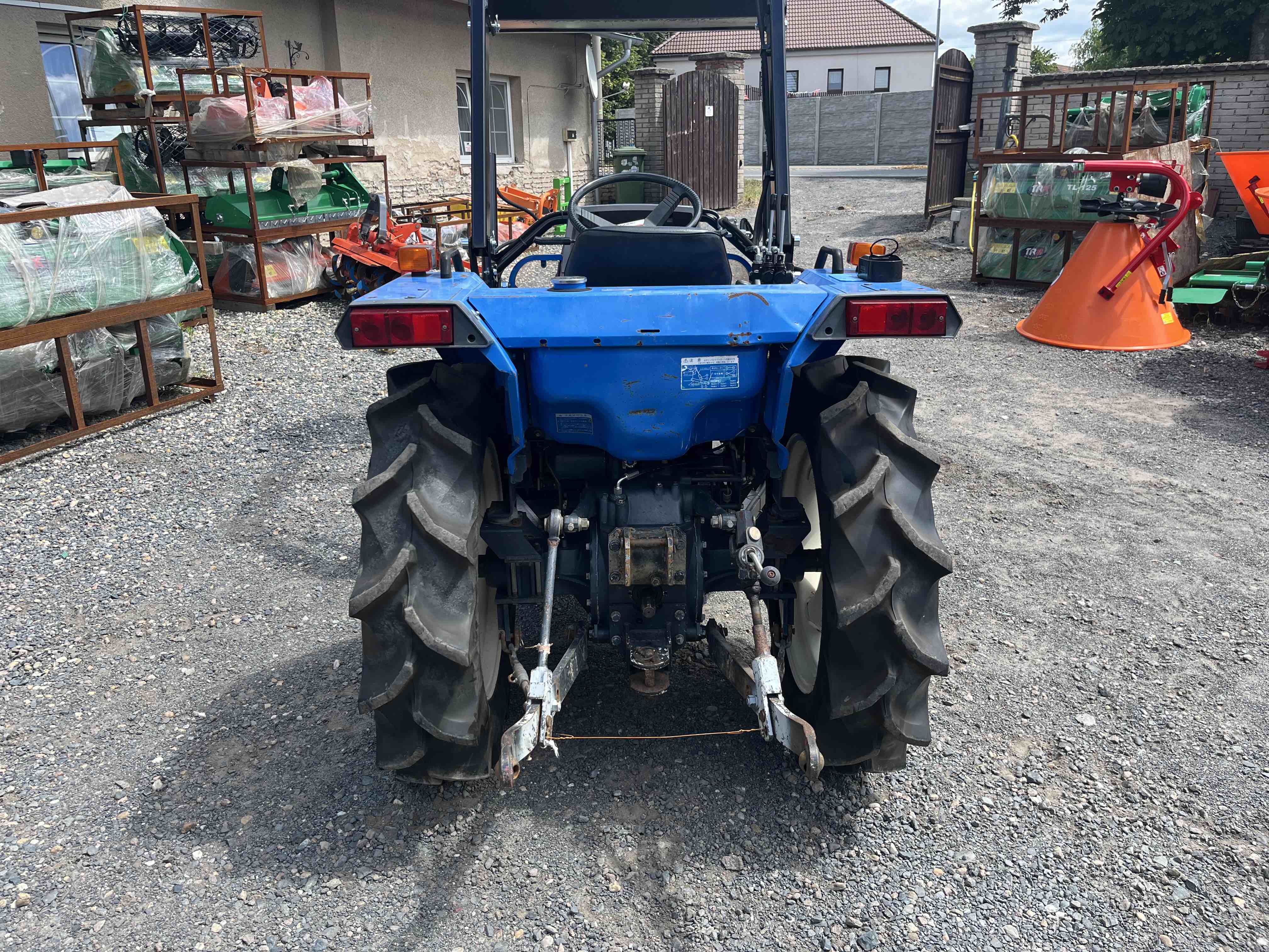Iseki TA 247 F - Landleader , 4x4 (č.k. 03021) s novým čelním nakladačem KP-002