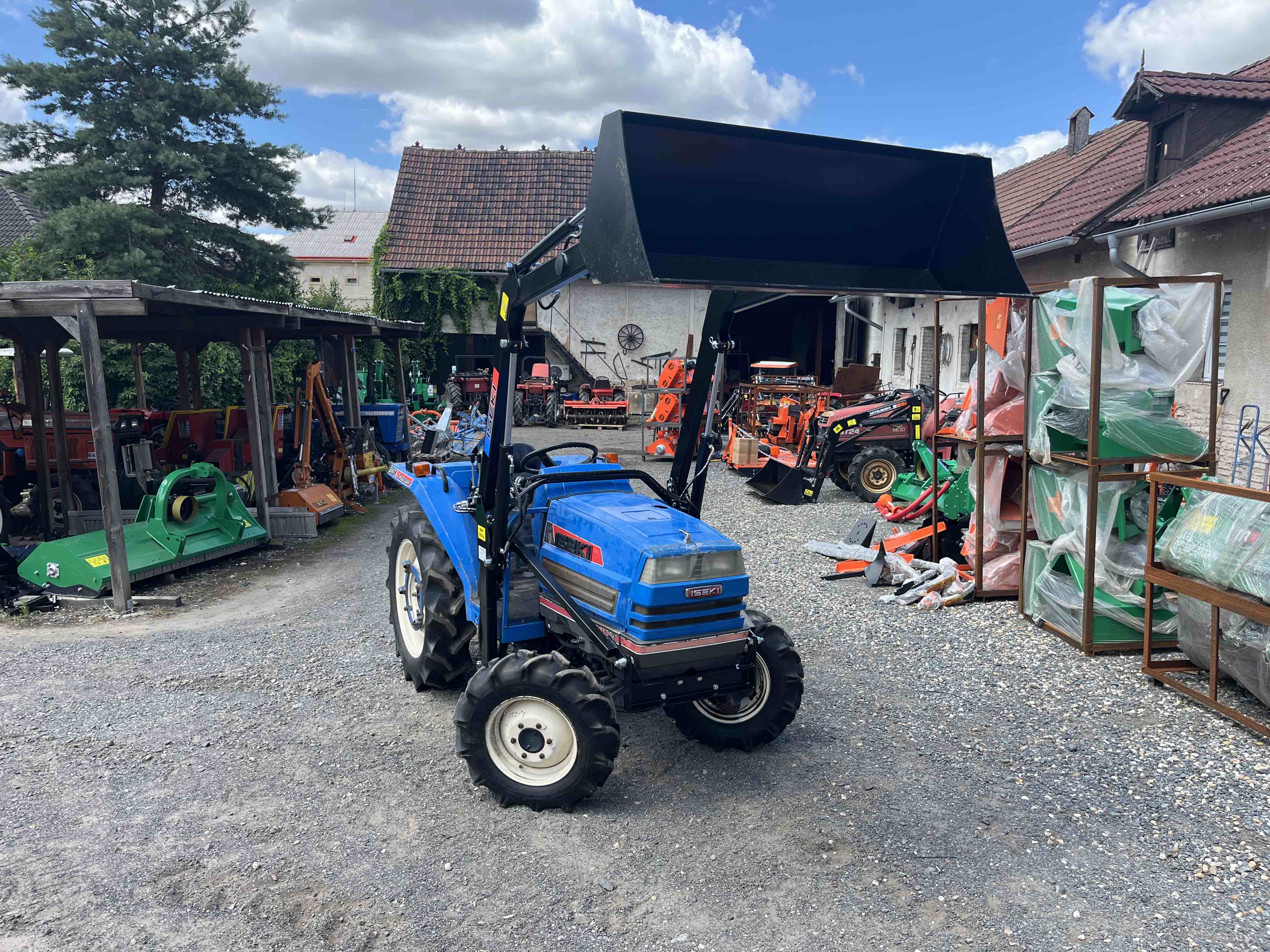 Iseki TA 247 F - Landleader , 4x4 (č.k. 03021) s novým čelním nakladačem KP-002