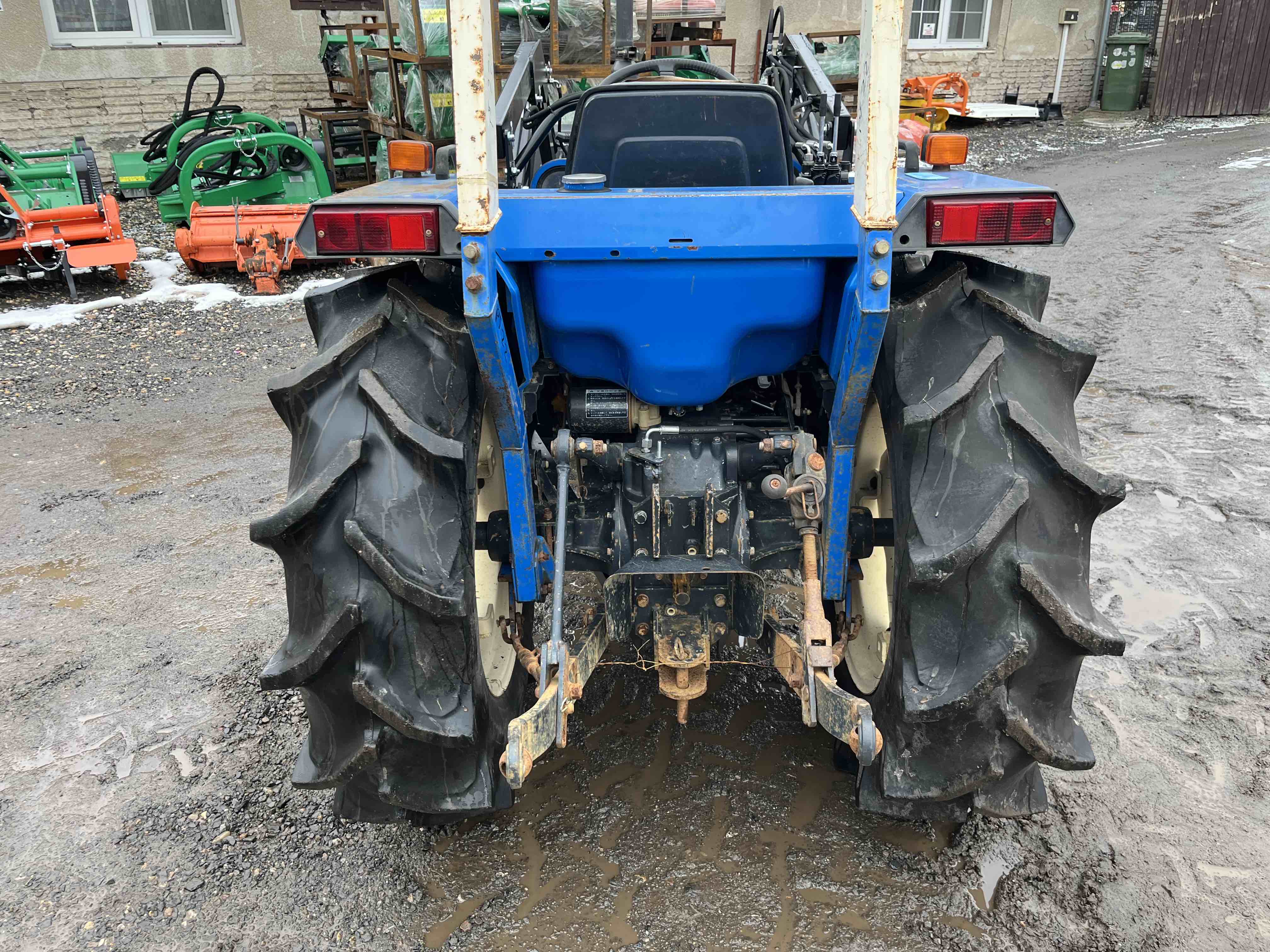 Iseki TA 270 F Landleader , 4x4 (č.k.01307) s novým čelním nakladačem KP-002