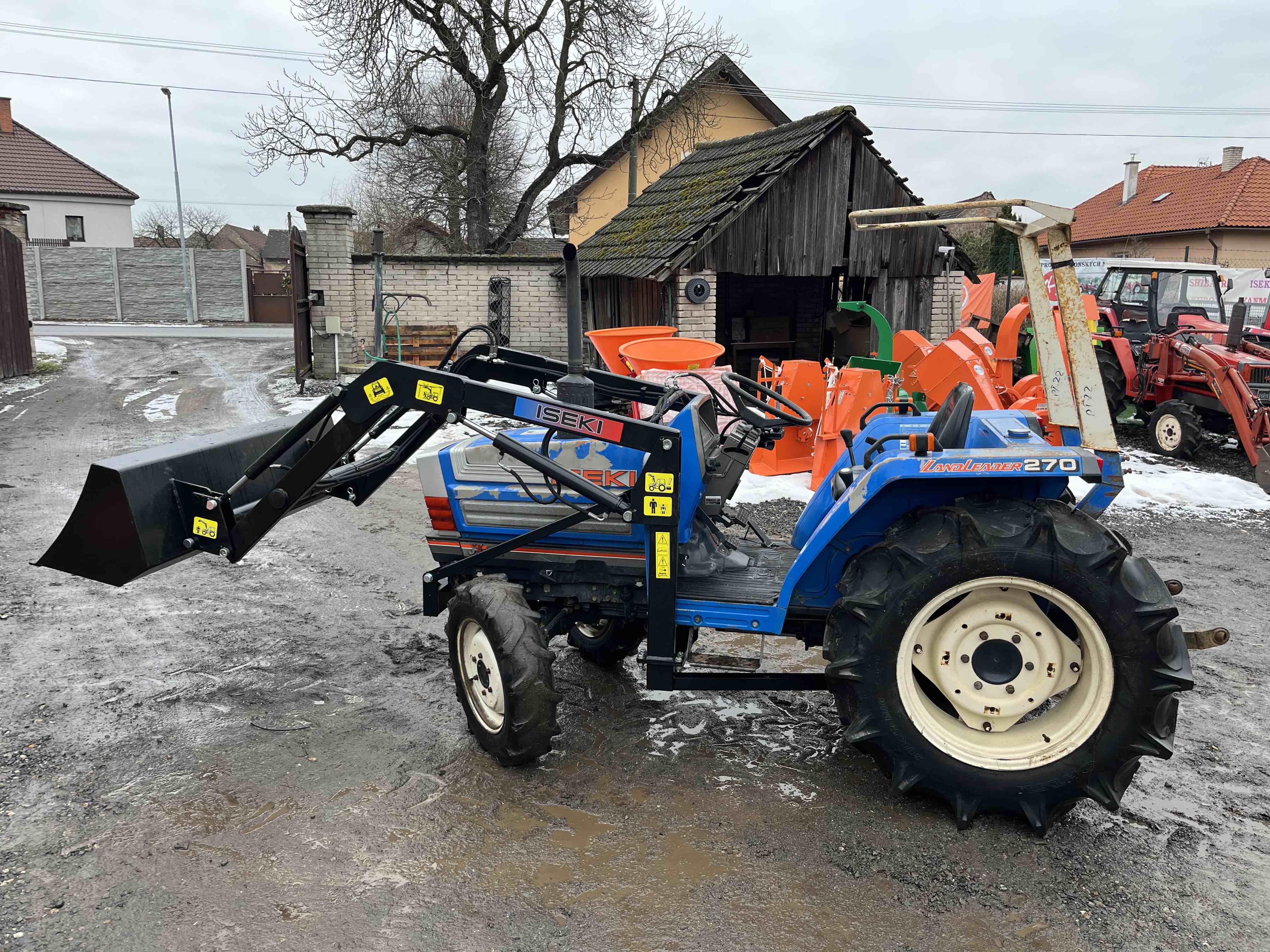 Iseki TA 270 F Landleader , 4x4 (č.k.01307) s novým čelním nakladačem KP-002