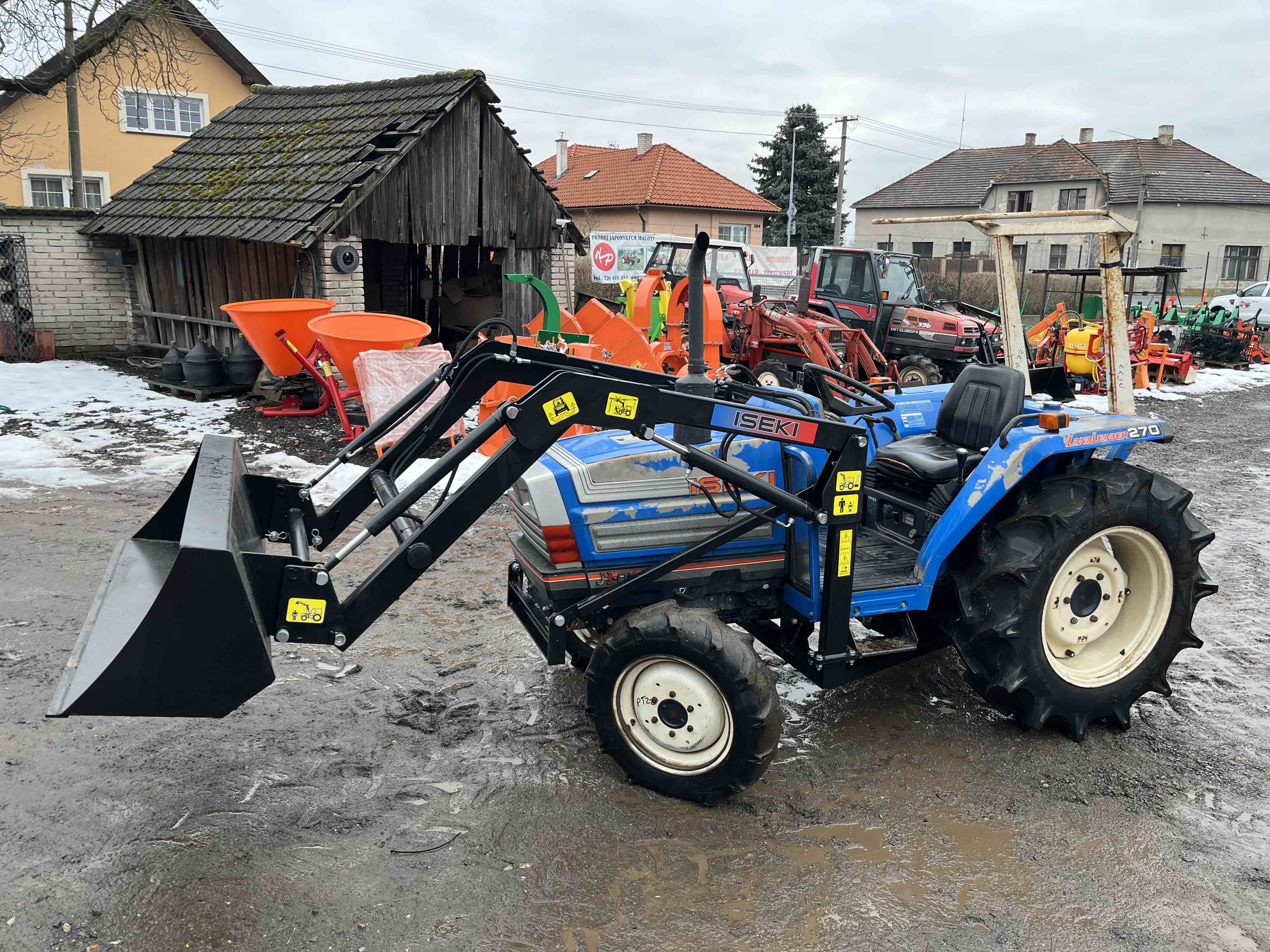 Iseki TA 270 F Landleader , 4x4 (č.k.01307) s novým čelním nakladačem KP-002