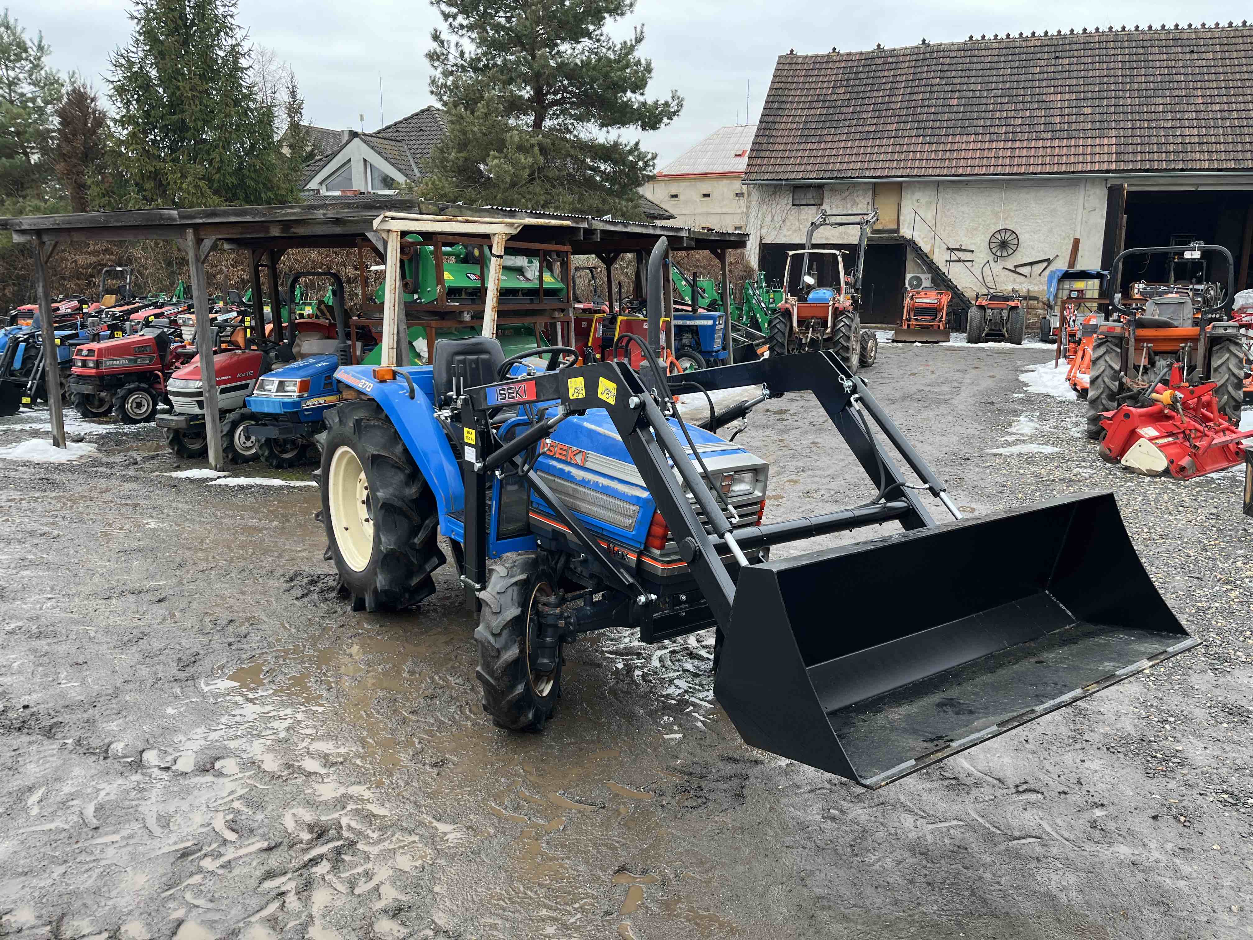 Iseki TA 270 F Landleader , 4x4 (č.k.01307) s novým čelním nakladačem KP-002