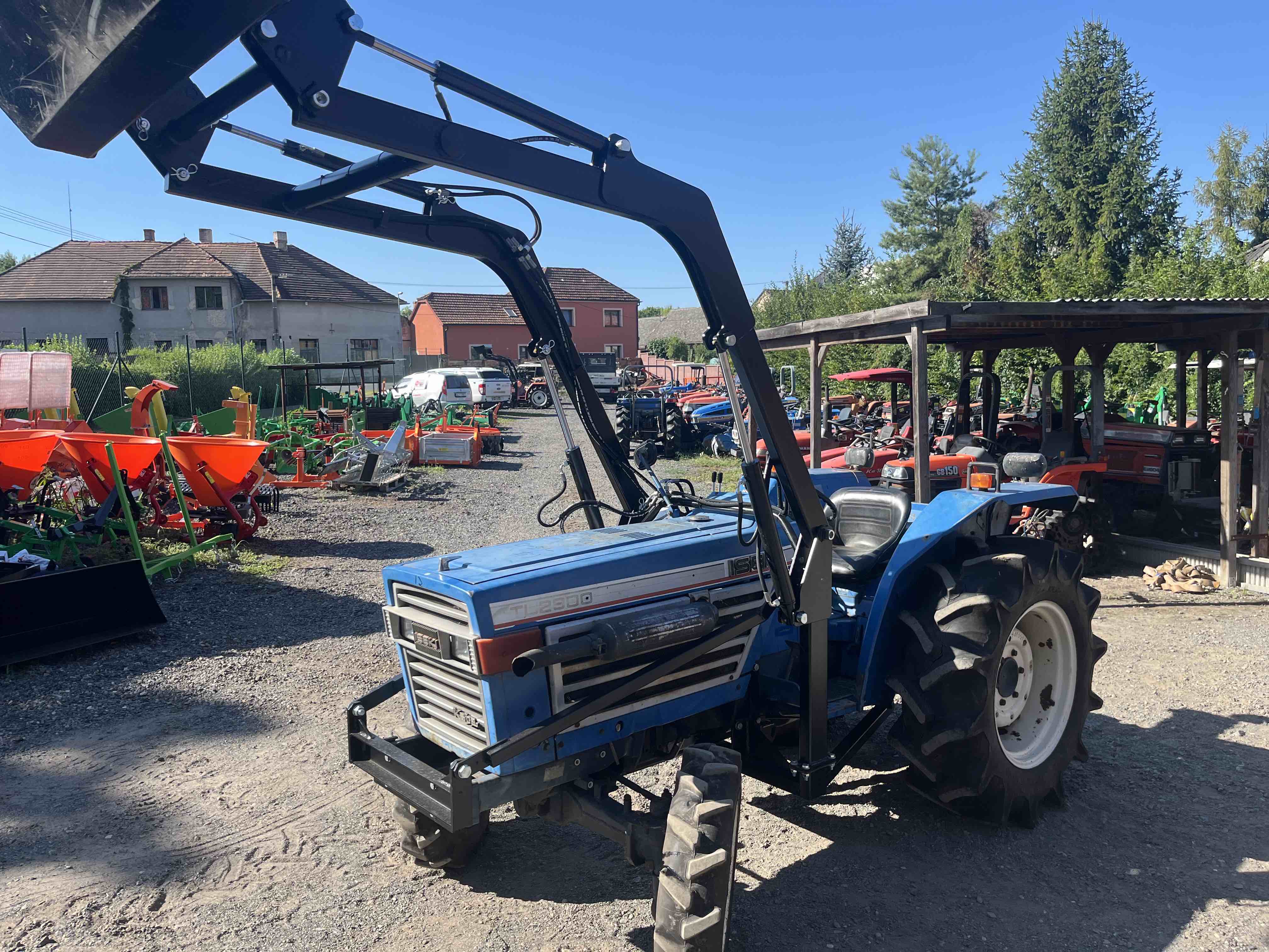 Iseki TL 2900 D , 4x4 č.k. 01041 s novým čelním nakladačem KP-002