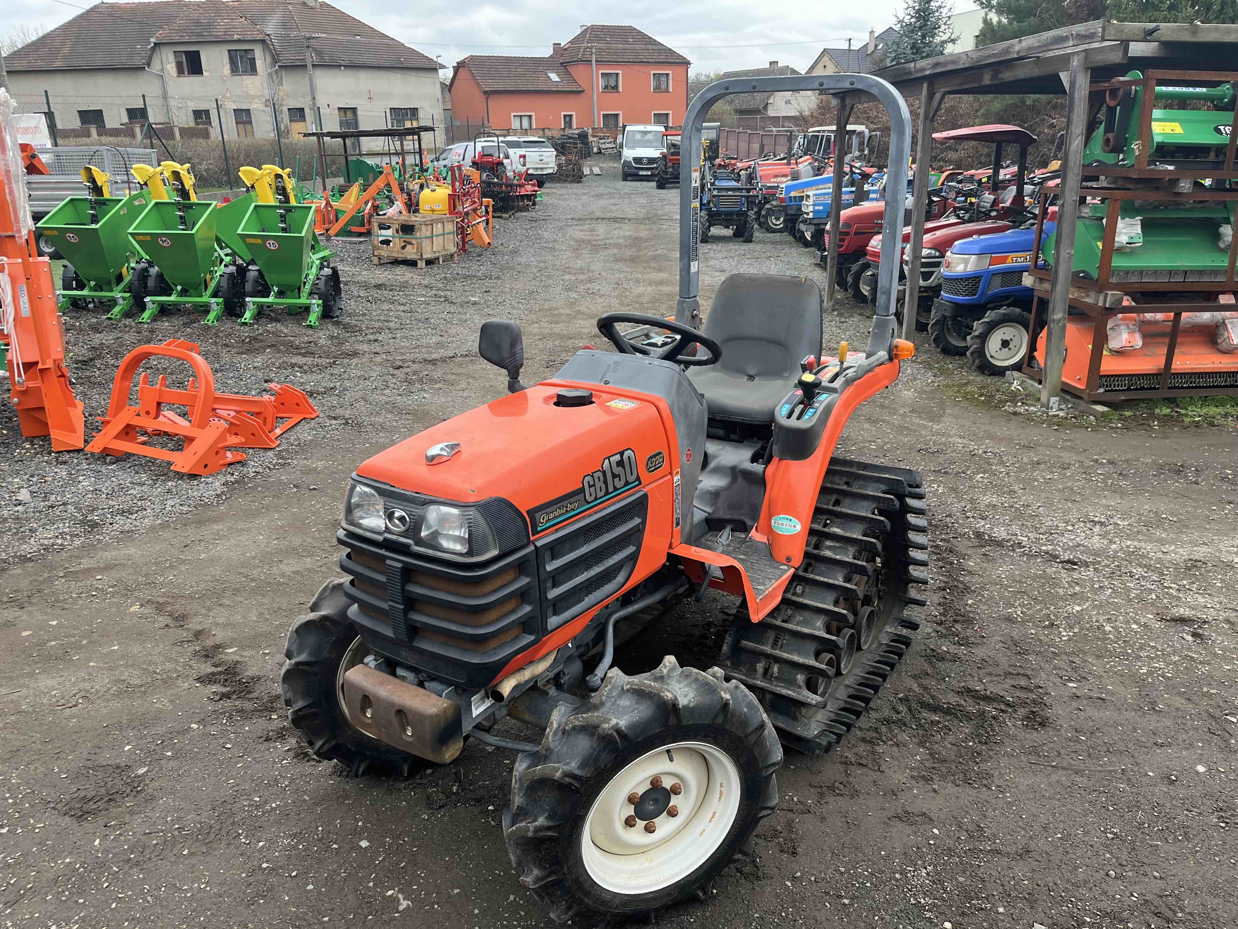 Kubota GB 150 , 4x4 ( č.k. 21024) na zadních pásech 