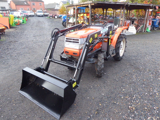 Kubota GL 19  4×4 s novým čelním nakladačem KP-002 ( č.k. 32938)