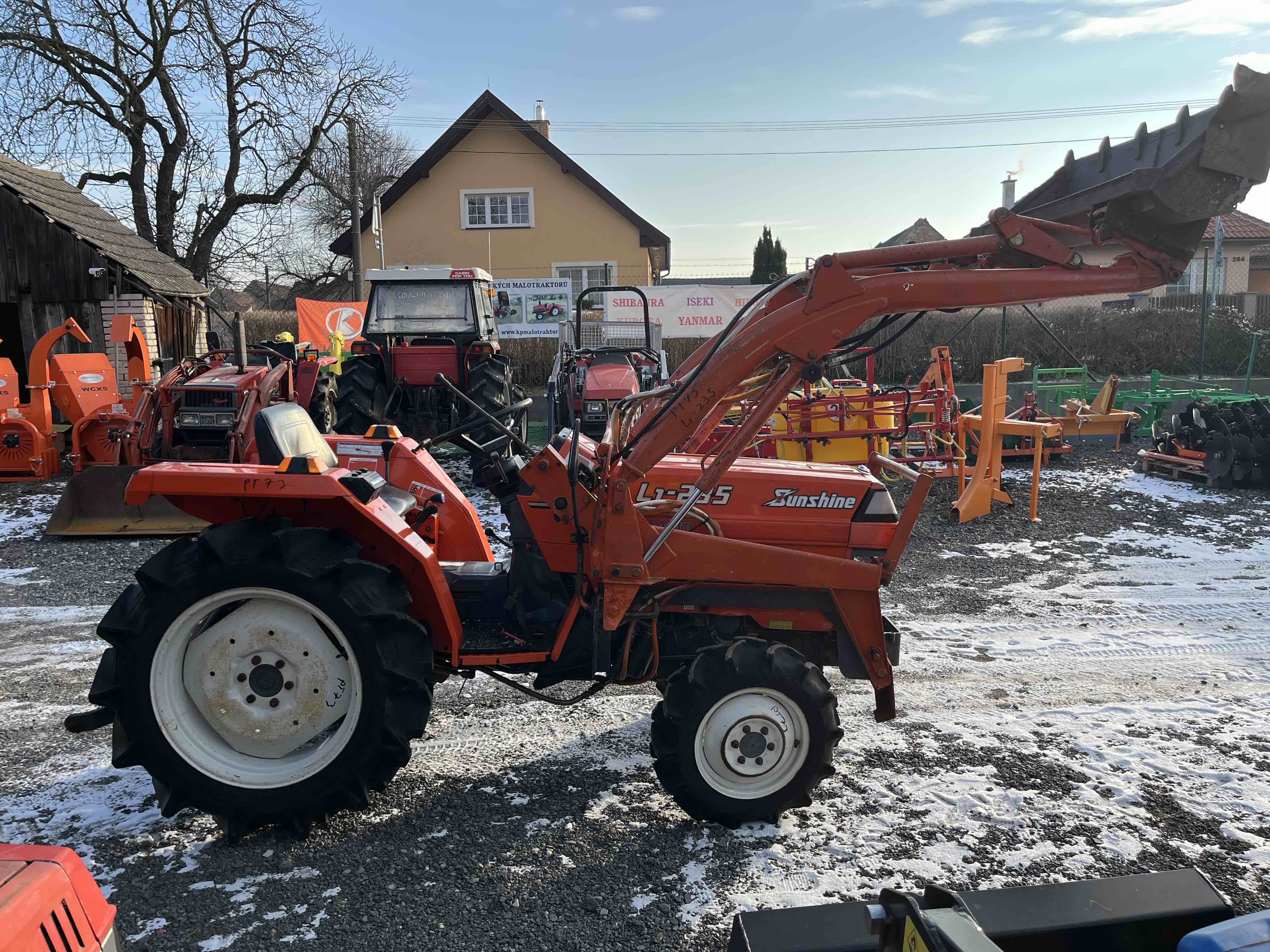 Kubota L1-235 D , 4x4 (č.k. 31616) s originálním čelním nakladačem 