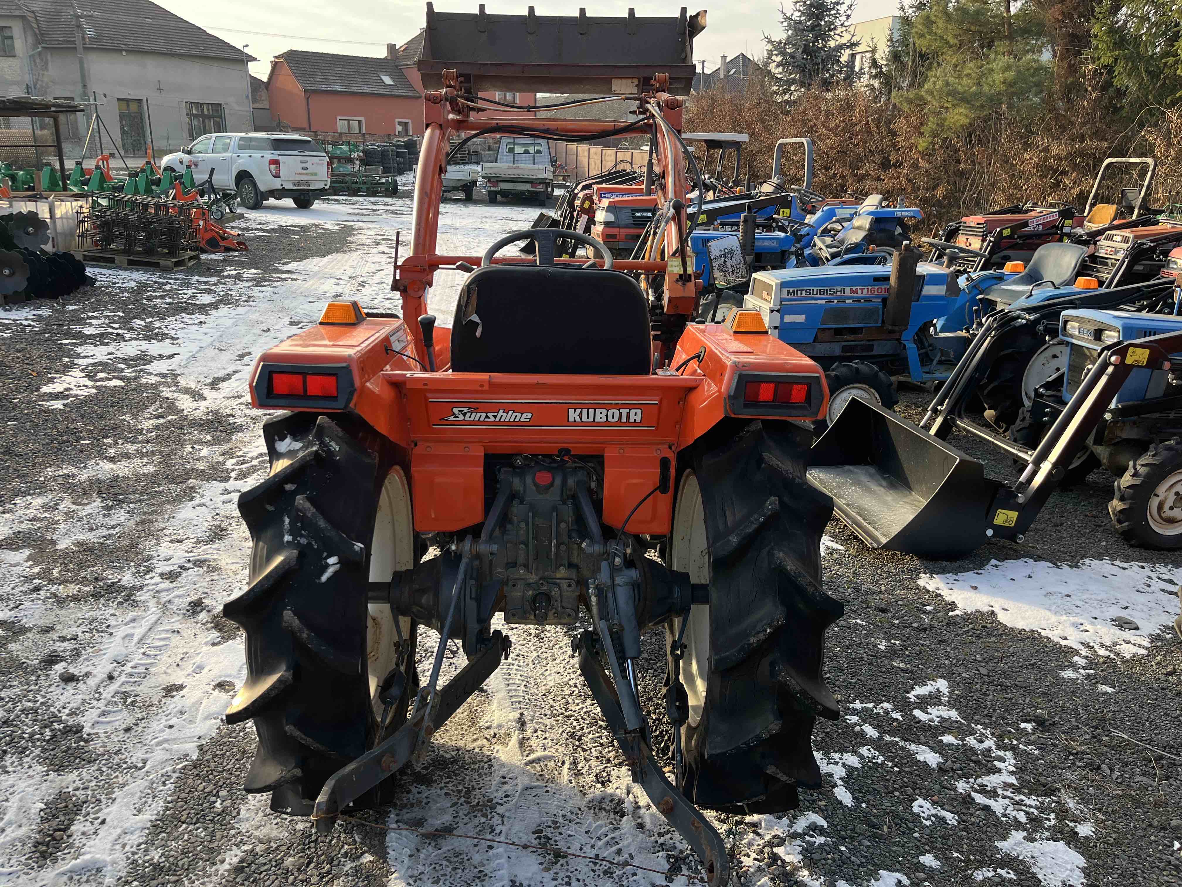 Kubota L1-235 D , 4x4 (č.k. 31616) s originálním čelním nakladačem 