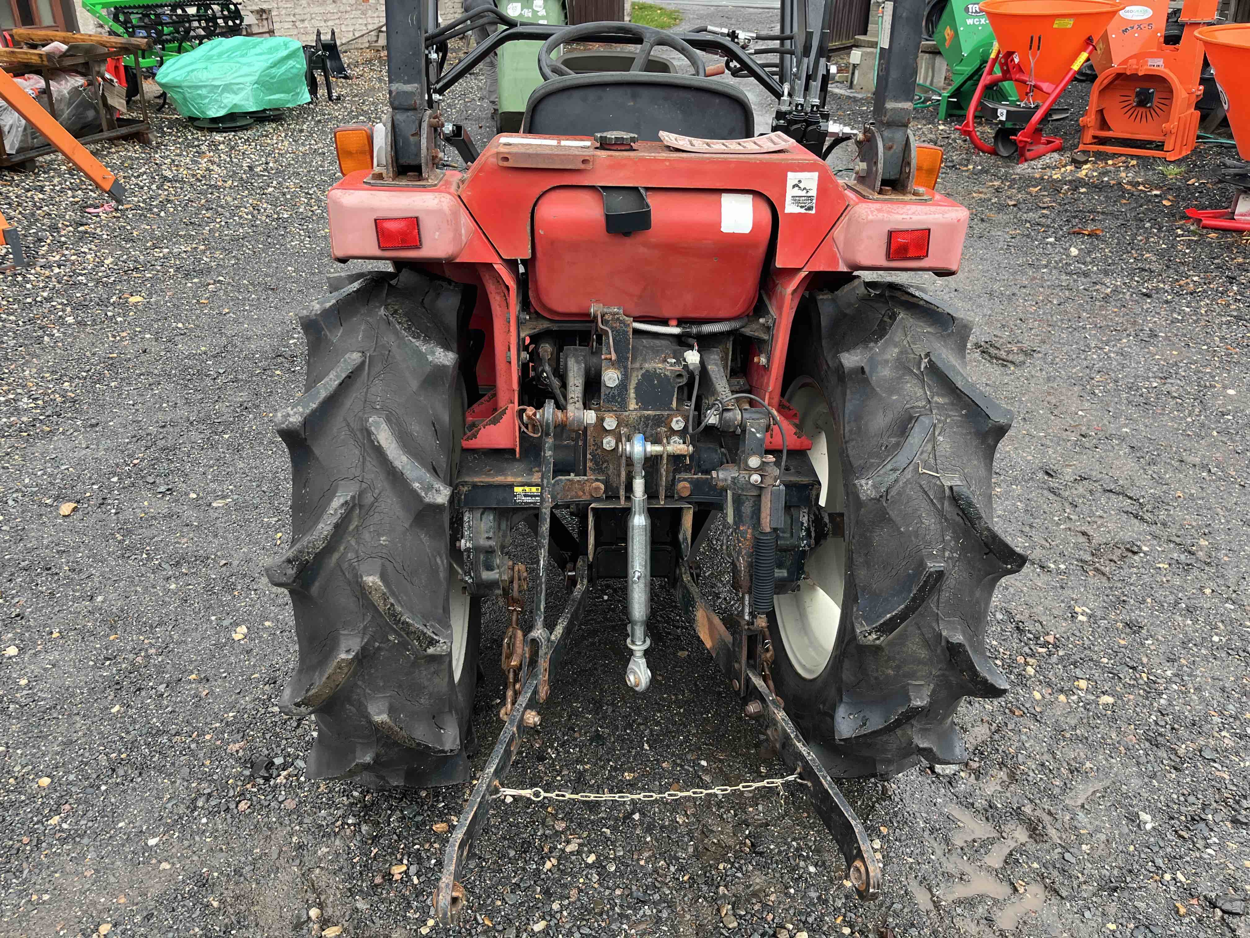 Mitsubishi MT 221 D , 4x4 ( č.k. 70017) s novým čelním nakladačem KP-002