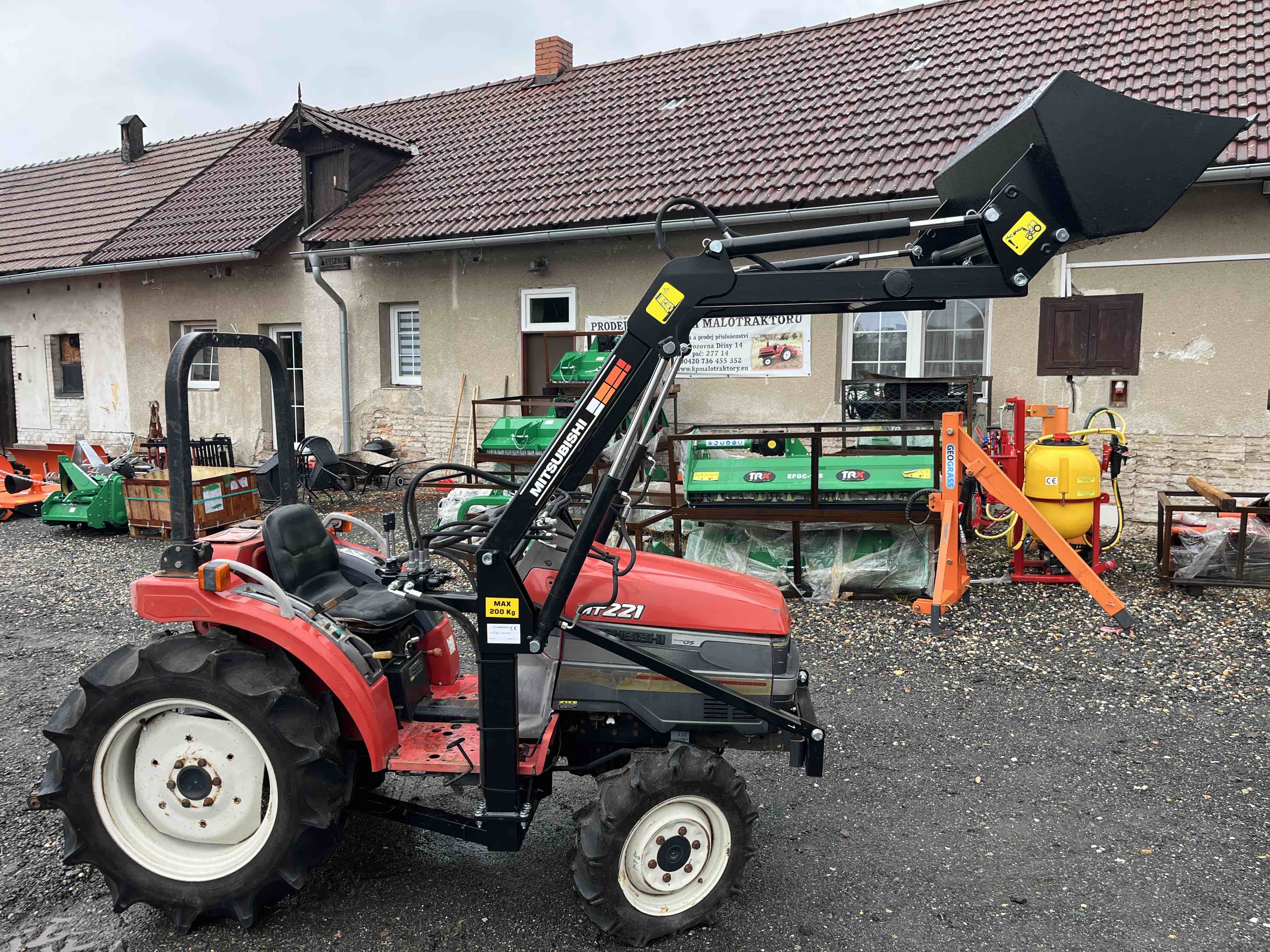 Mitsubishi MT 221 D , 4x4 ( č.k. 70017) s novým čelním nakladačem KP-002