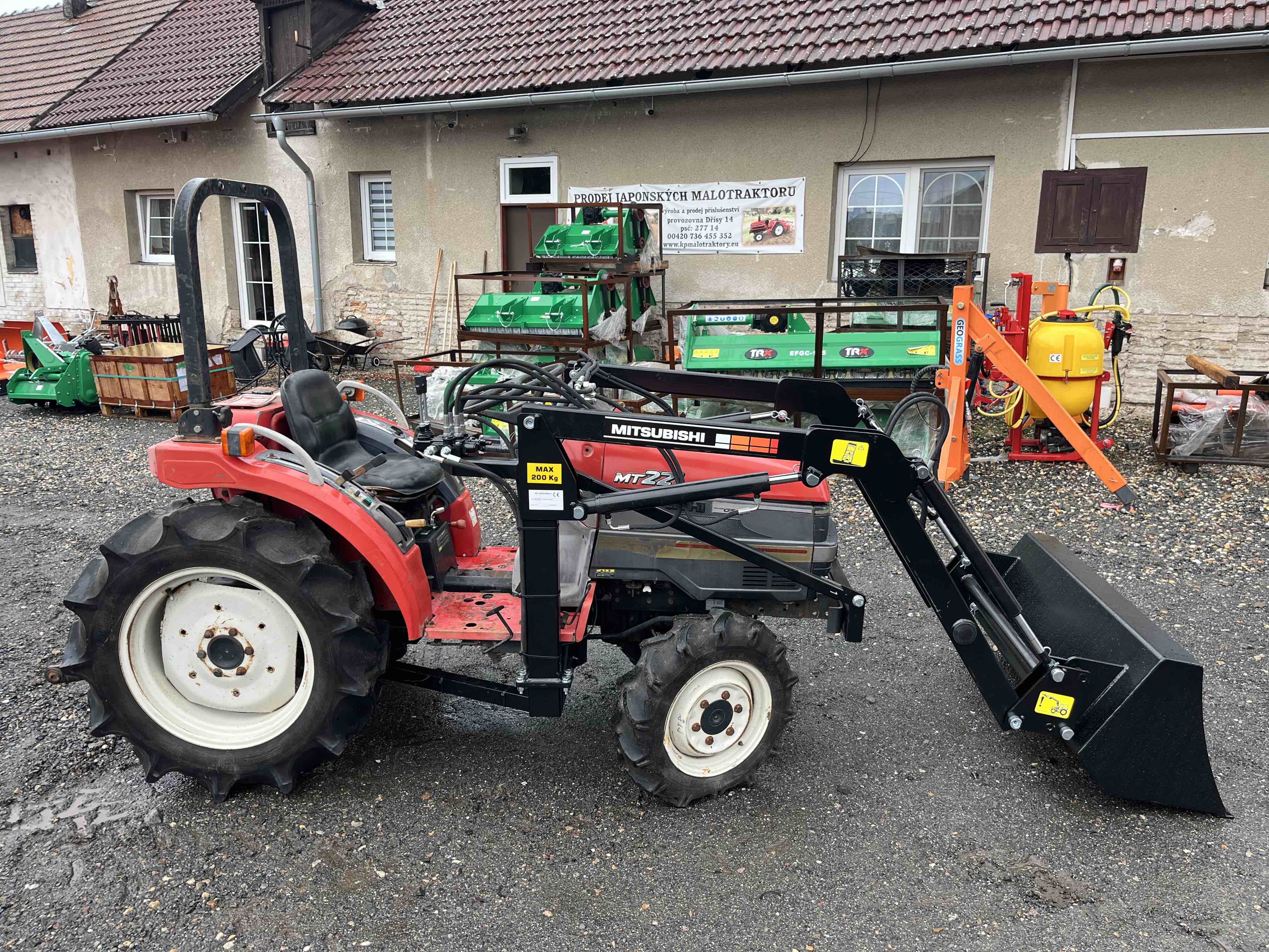 Mitsubishi MT 221 D , 4x4 ( č.k. 70017) s novým čelním nakladačem KP-002