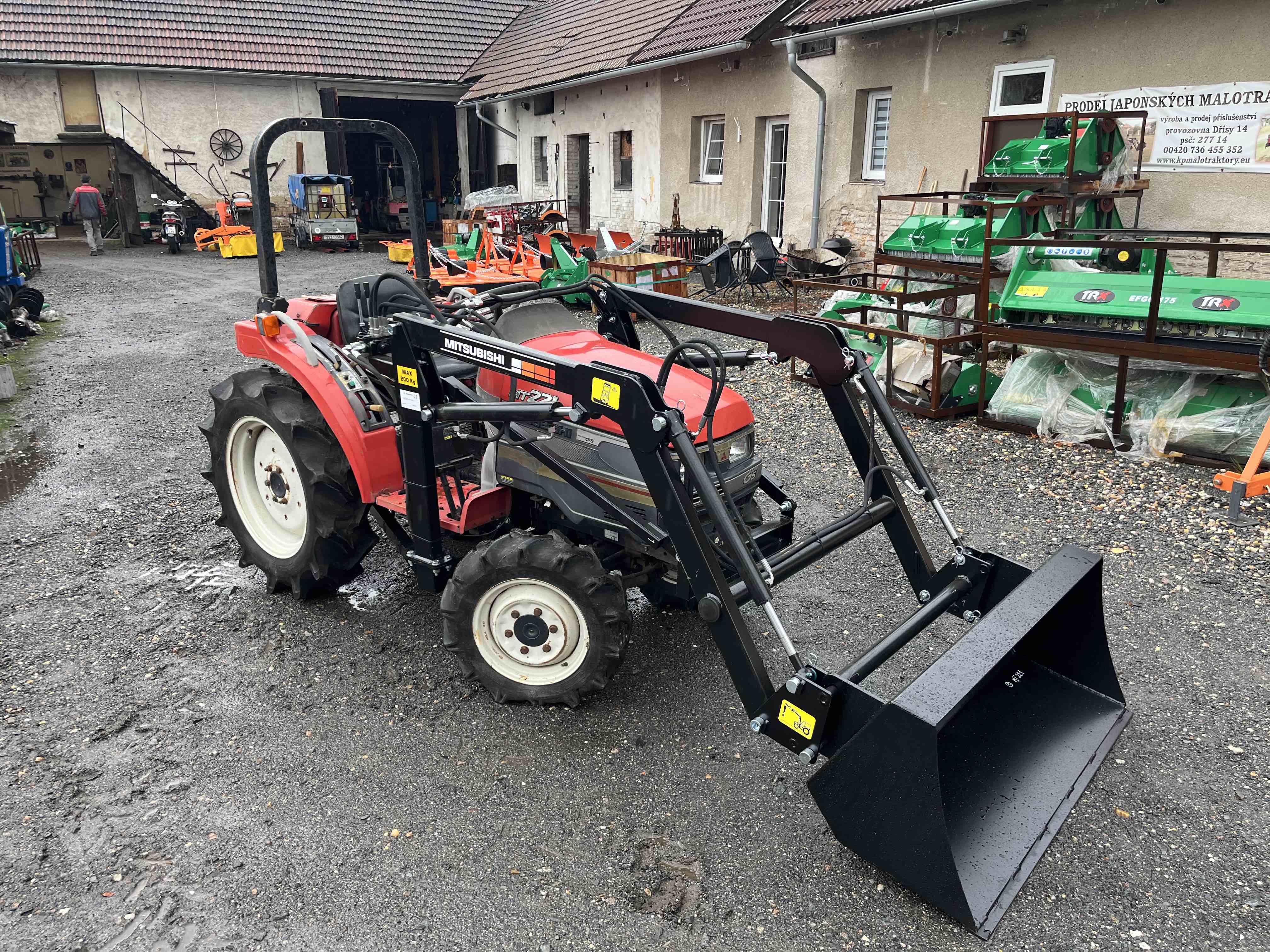 Mitsubishi MT 221 D , 4x4 ( č.k. 70017) s novým čelním nakladačem KP-002