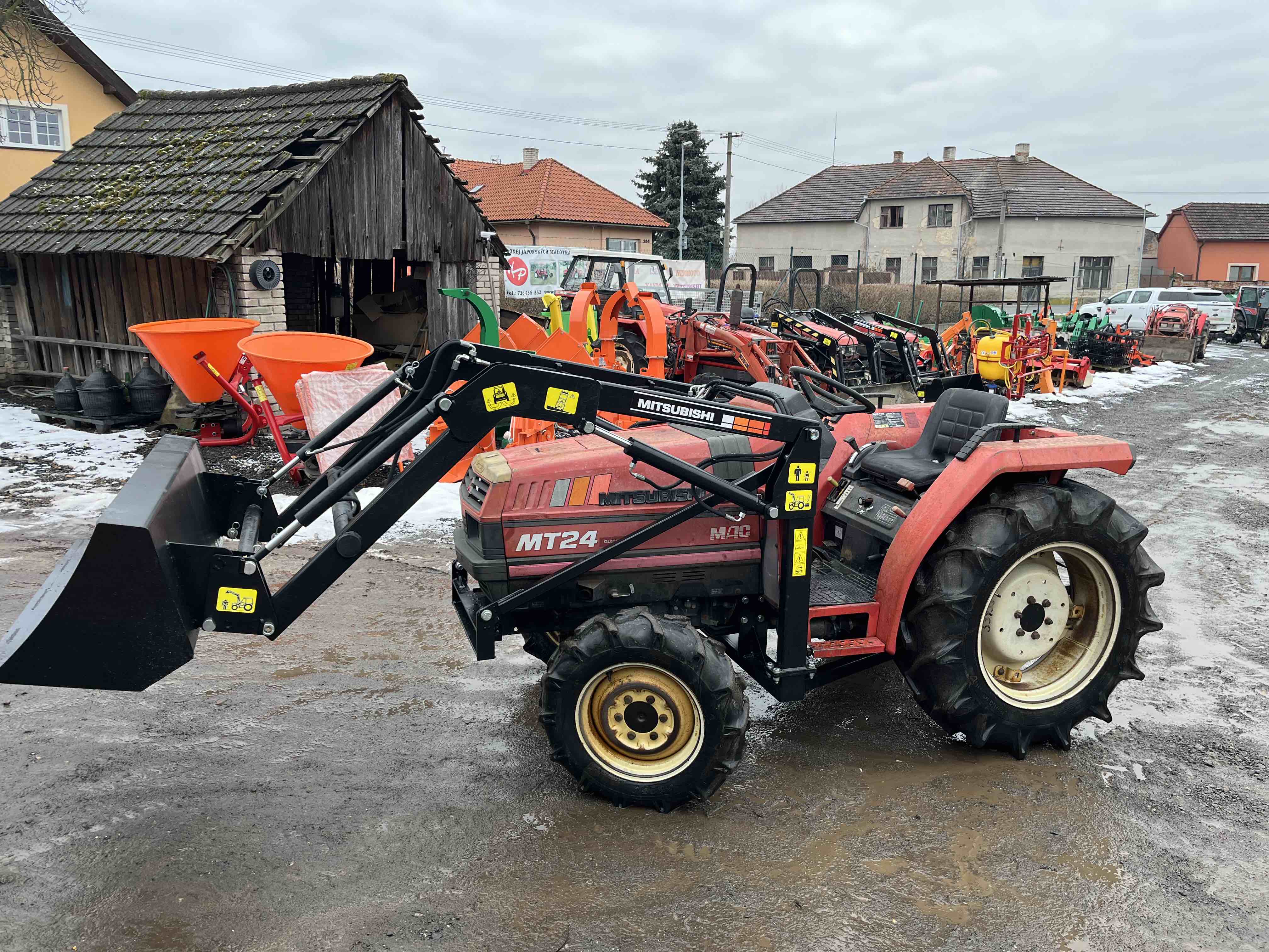 Mitsubsihi MT 24 D , 4x4 č.k. 53935 s novým čelním nakladačem KP-002 